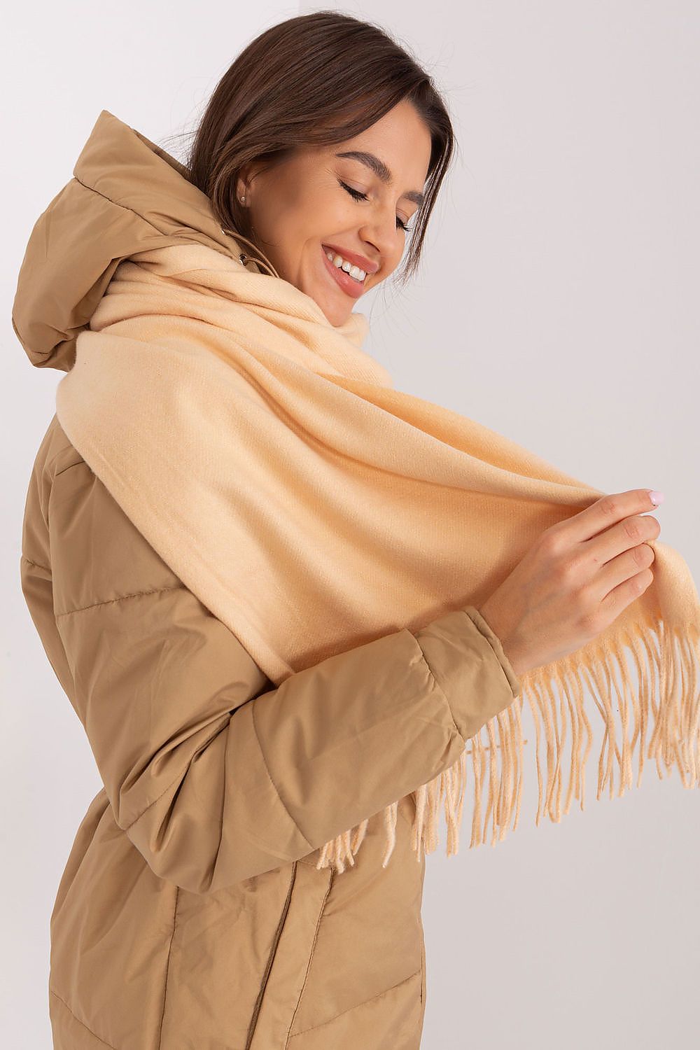 Shawl model 187607 AT