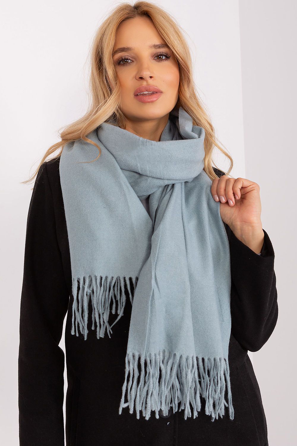 Shawl model 187609 AT