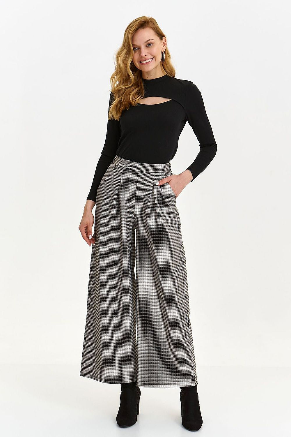 Women trousers model 187678 Top Secret