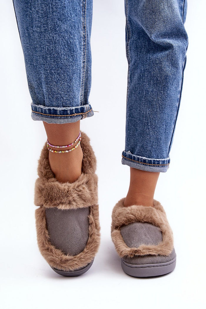 Slippers model 189094 Step in style