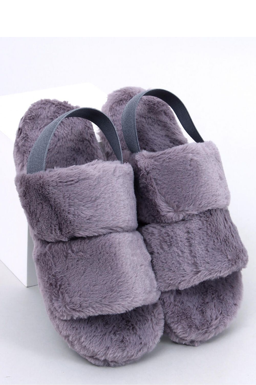 Slippers model 190360 Inello