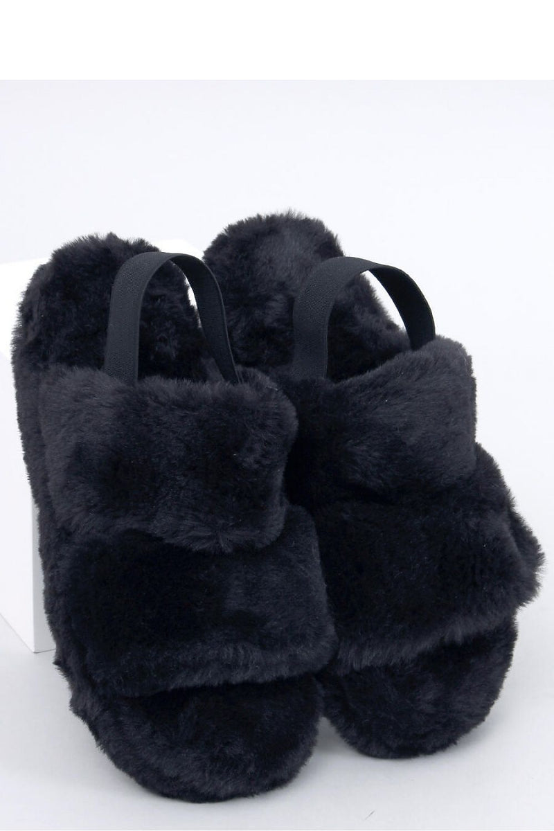 Slippers model 190361 Inello