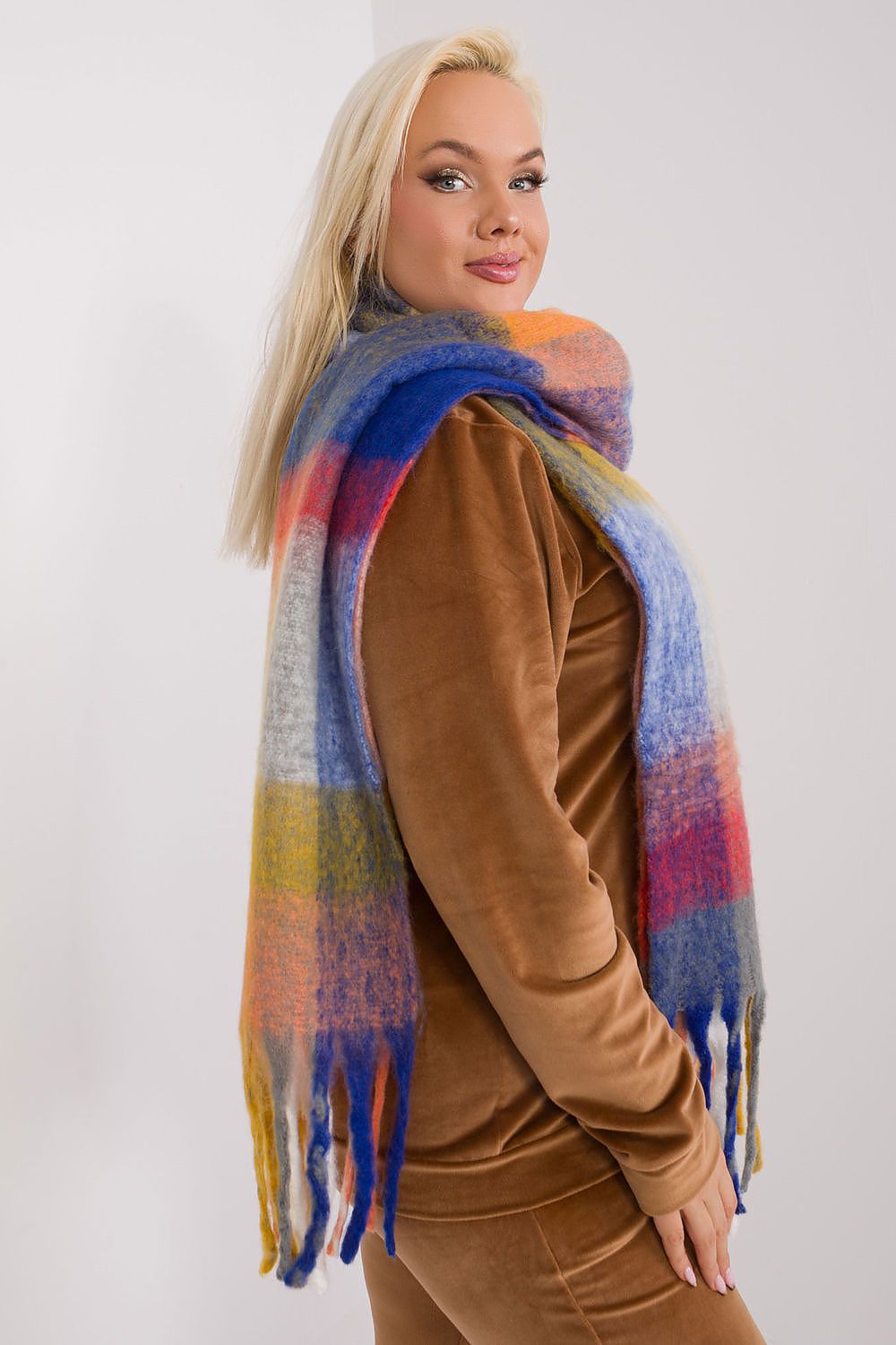 Shawl model 190538 AT