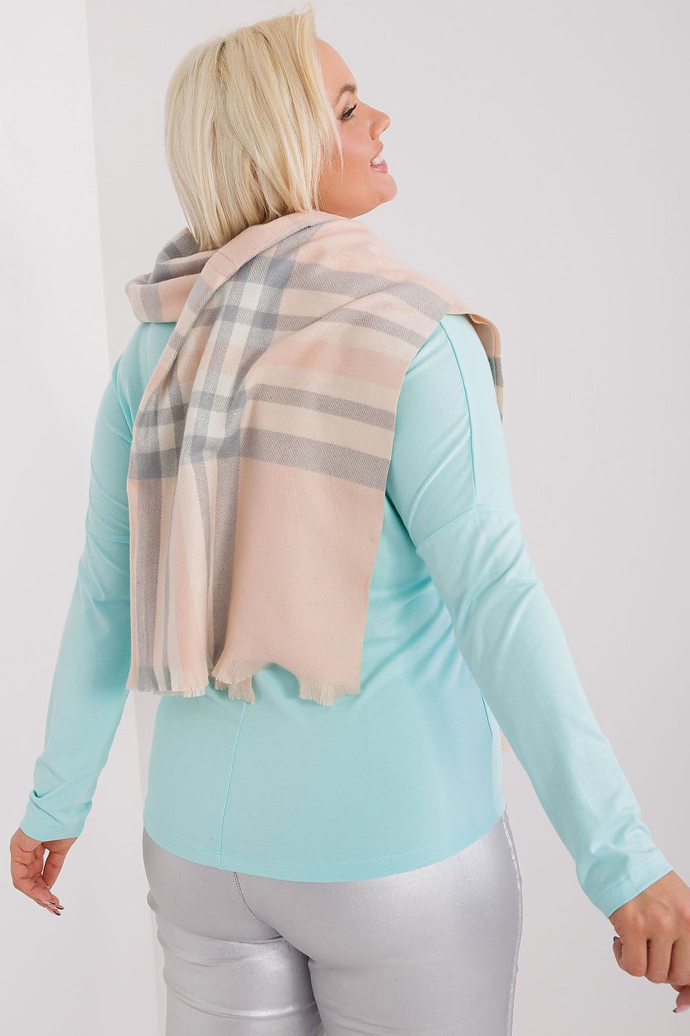 Shawl model 190562 AT