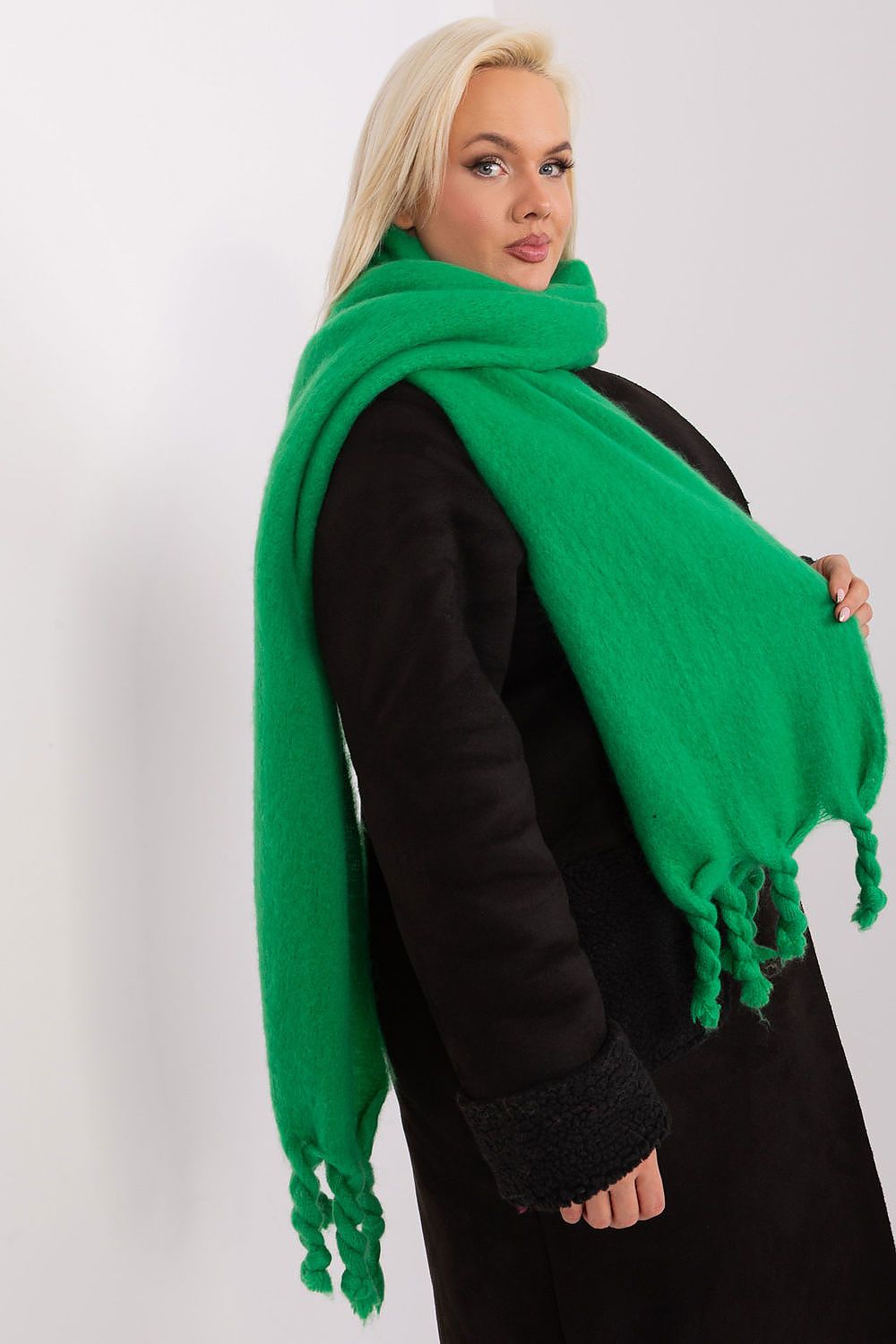 Shawl model 190574 AT