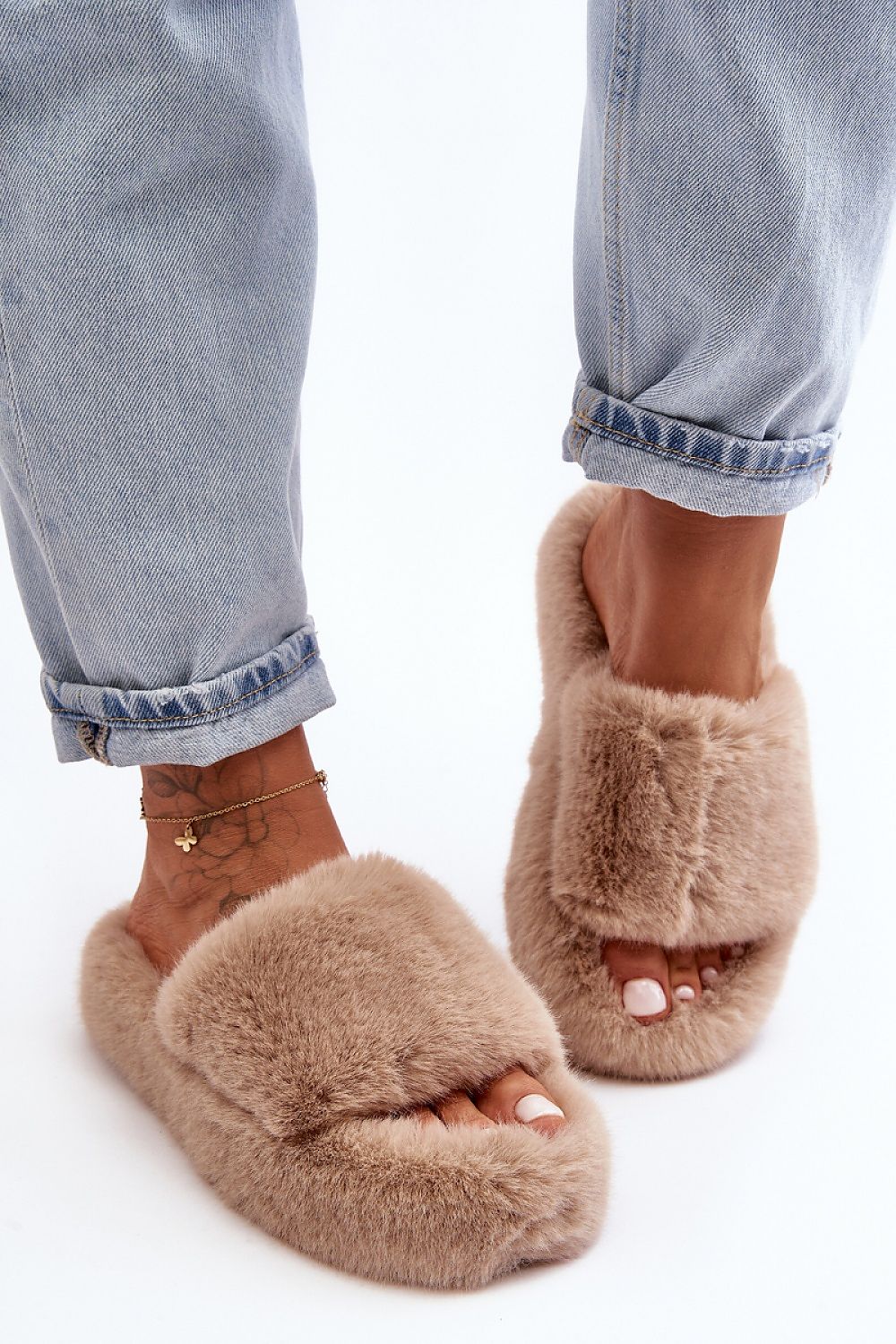 Slippers model 190672 Step in style