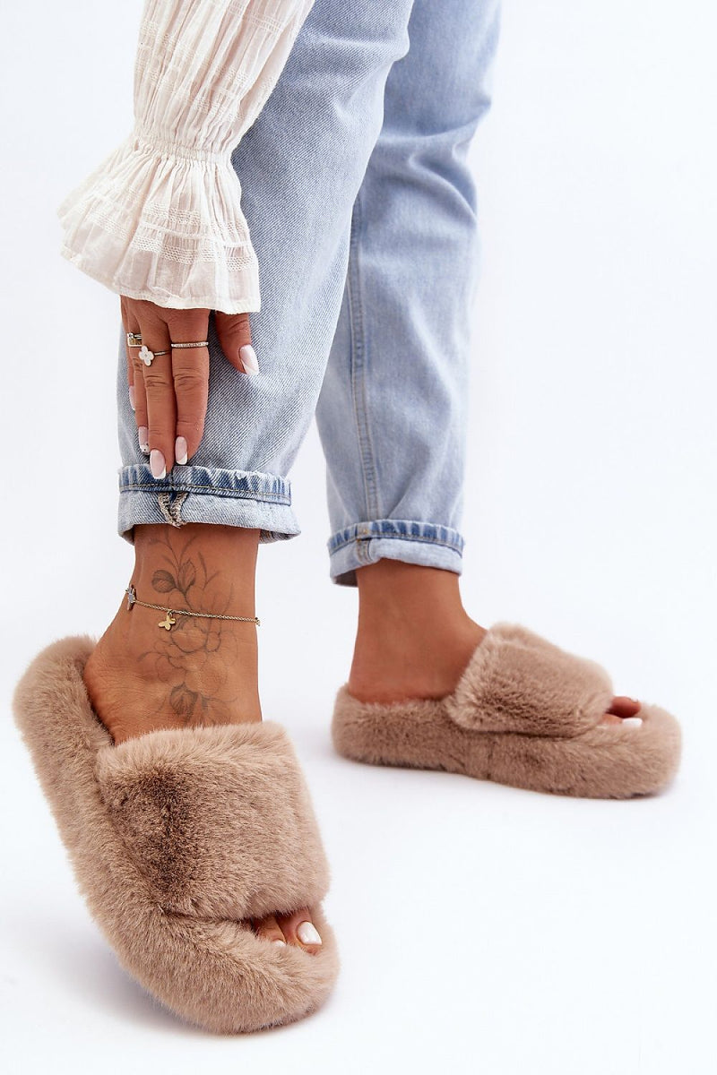 Slippers model 190672 Step in style