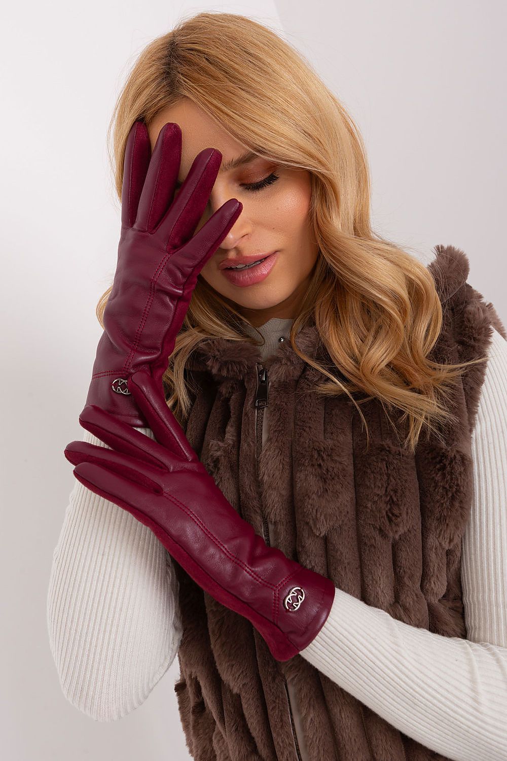 Gloves model 190847 AT