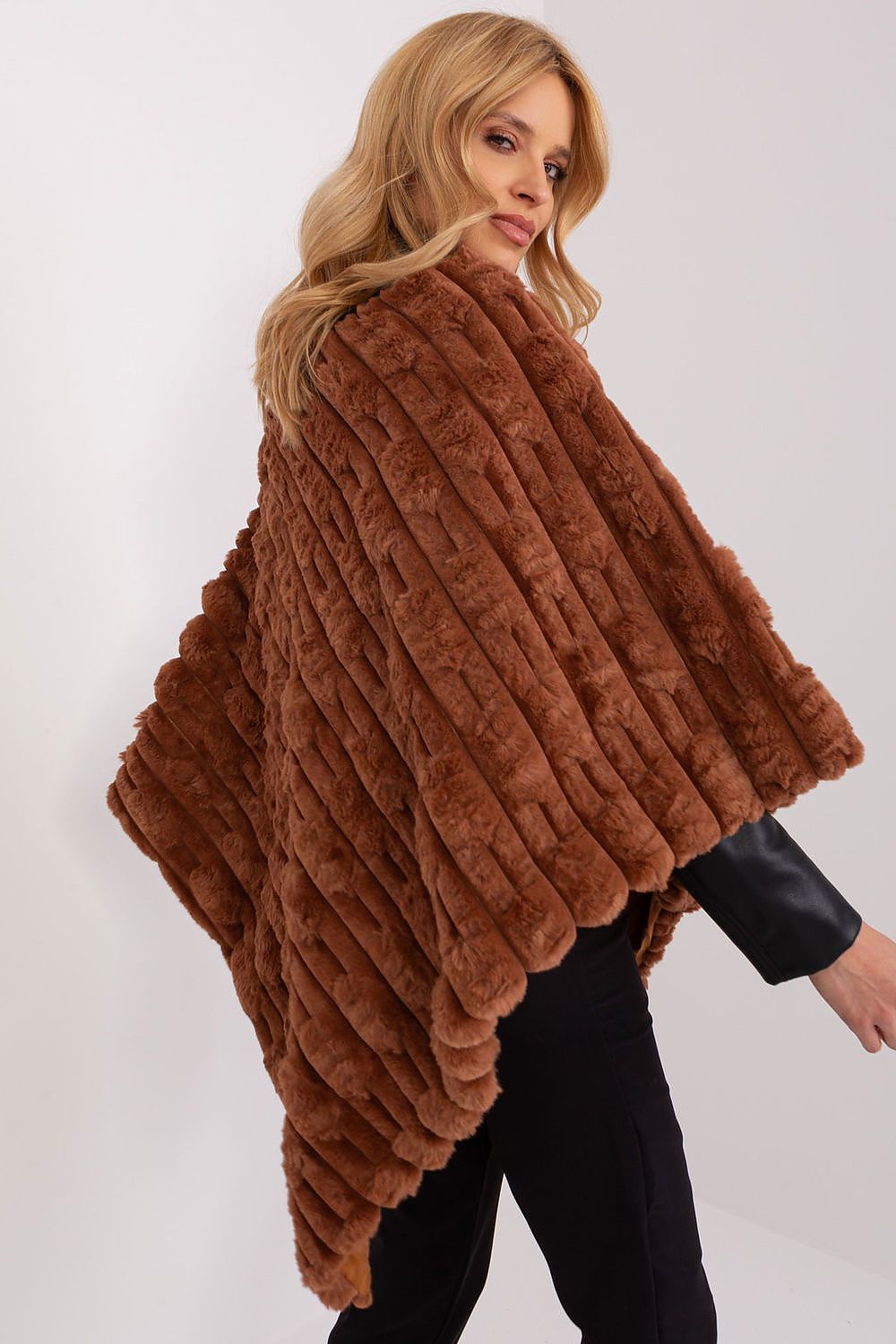 Poncho model 190856 AT