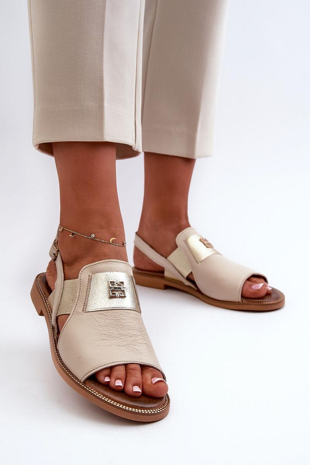 Sandals model 198128 Step in style