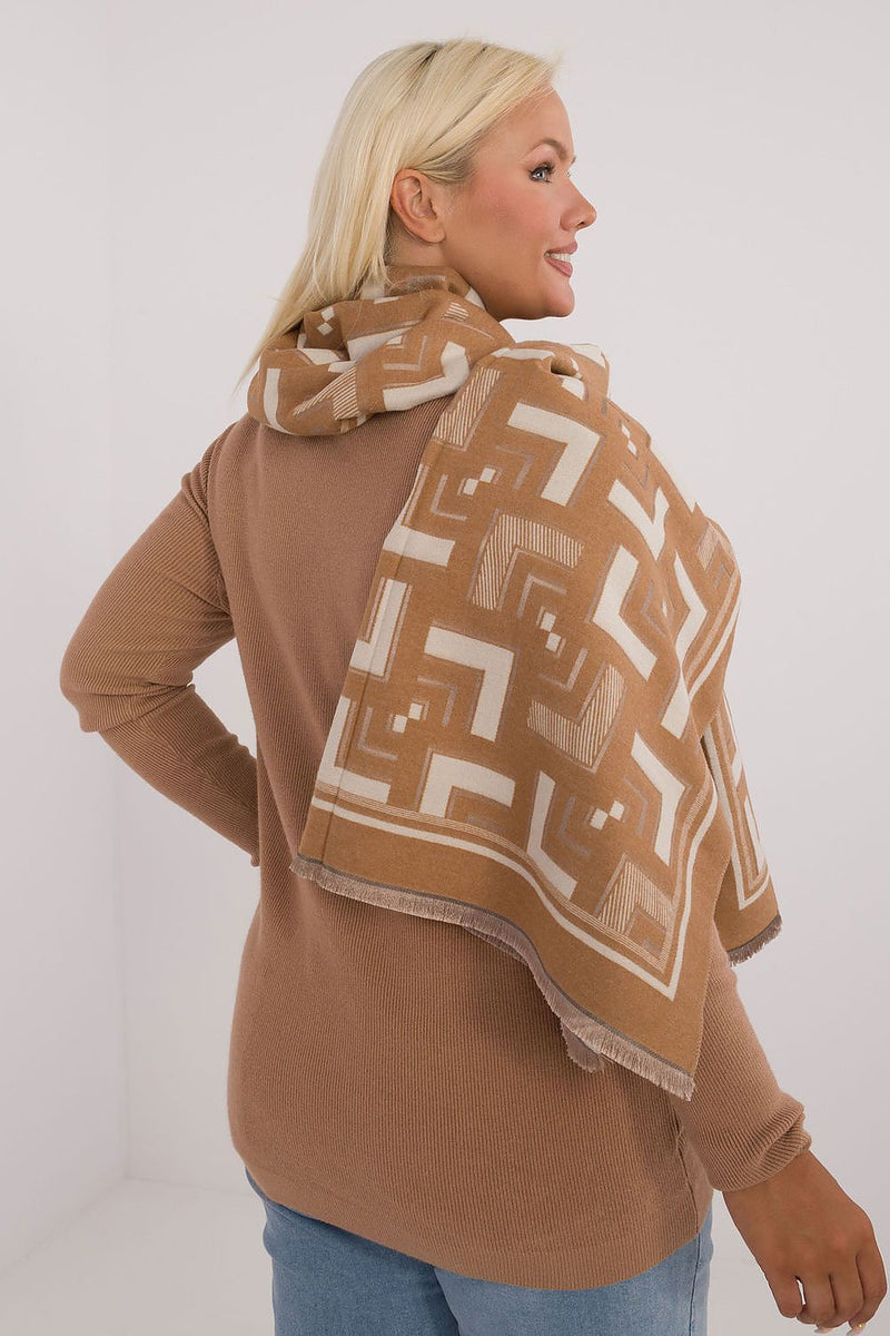 Shawl model 200539 AT