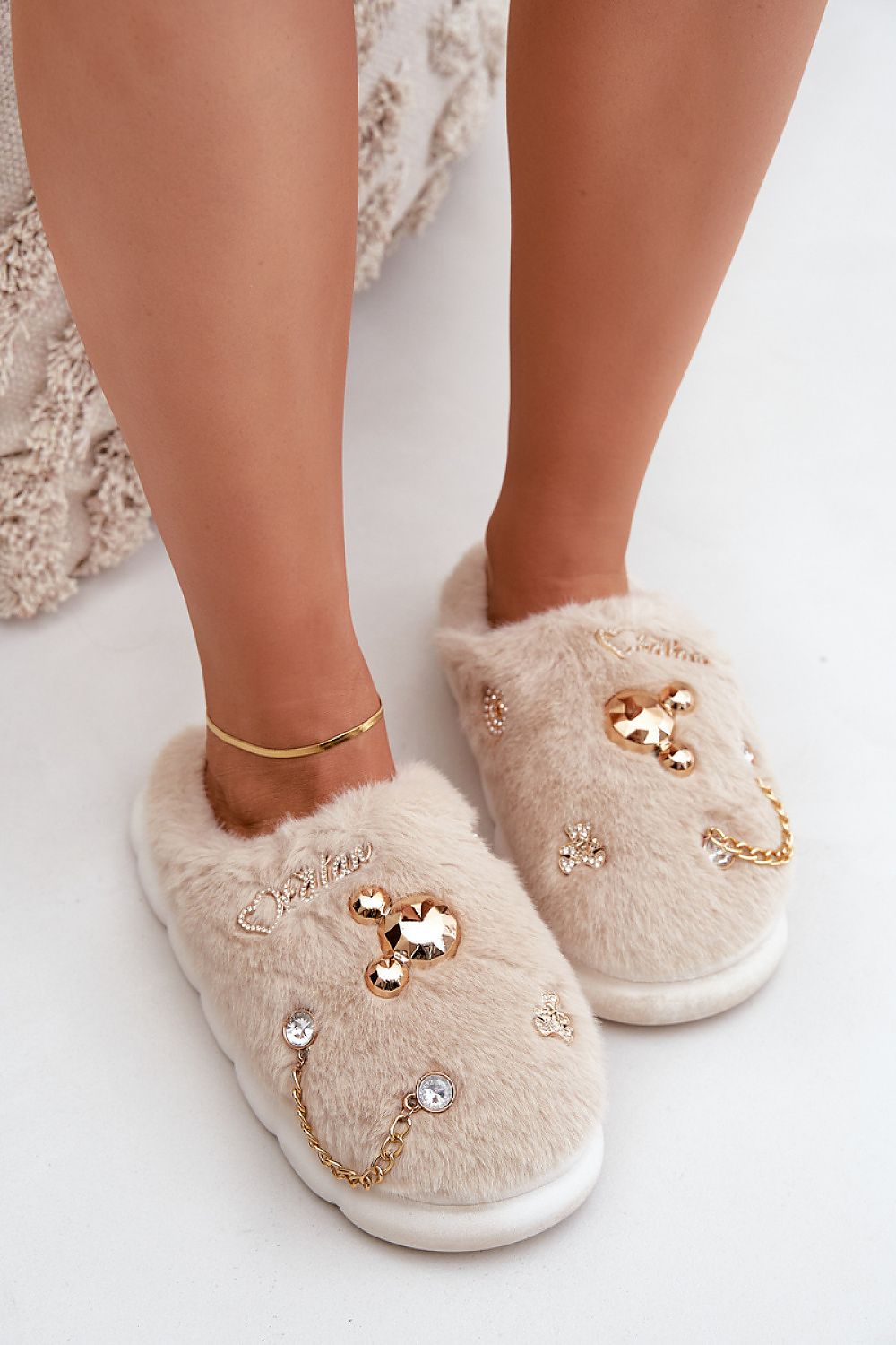 Slippers model 204957 Step in style