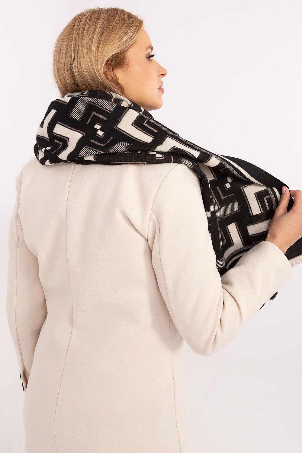 Shawl model 205965 AT