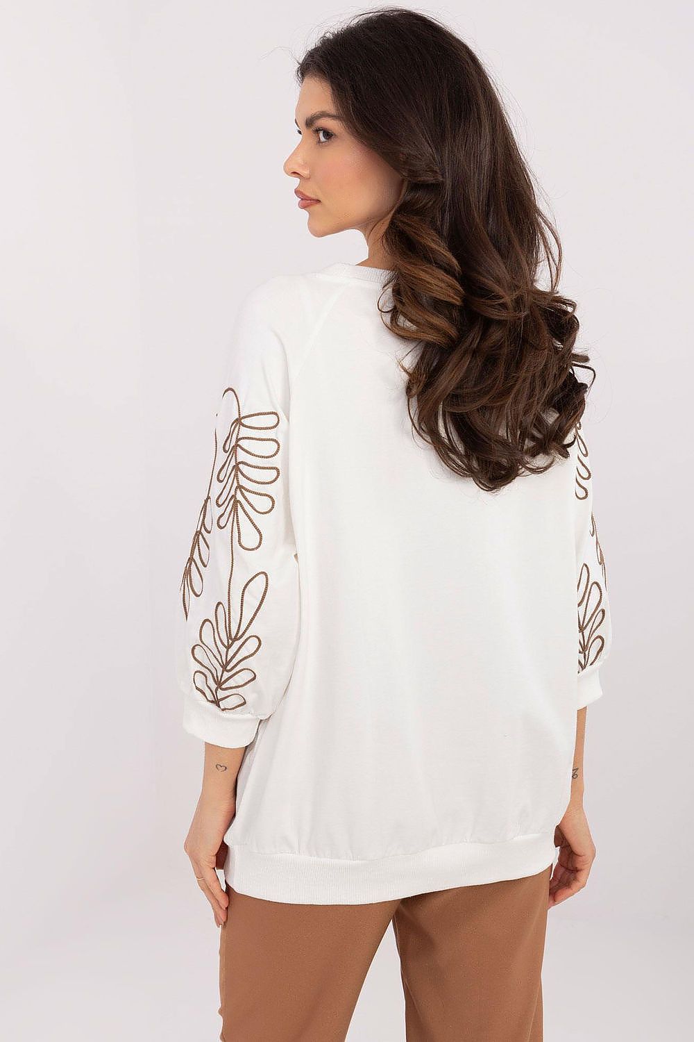  Sweatshirt model 210658 Relevance 